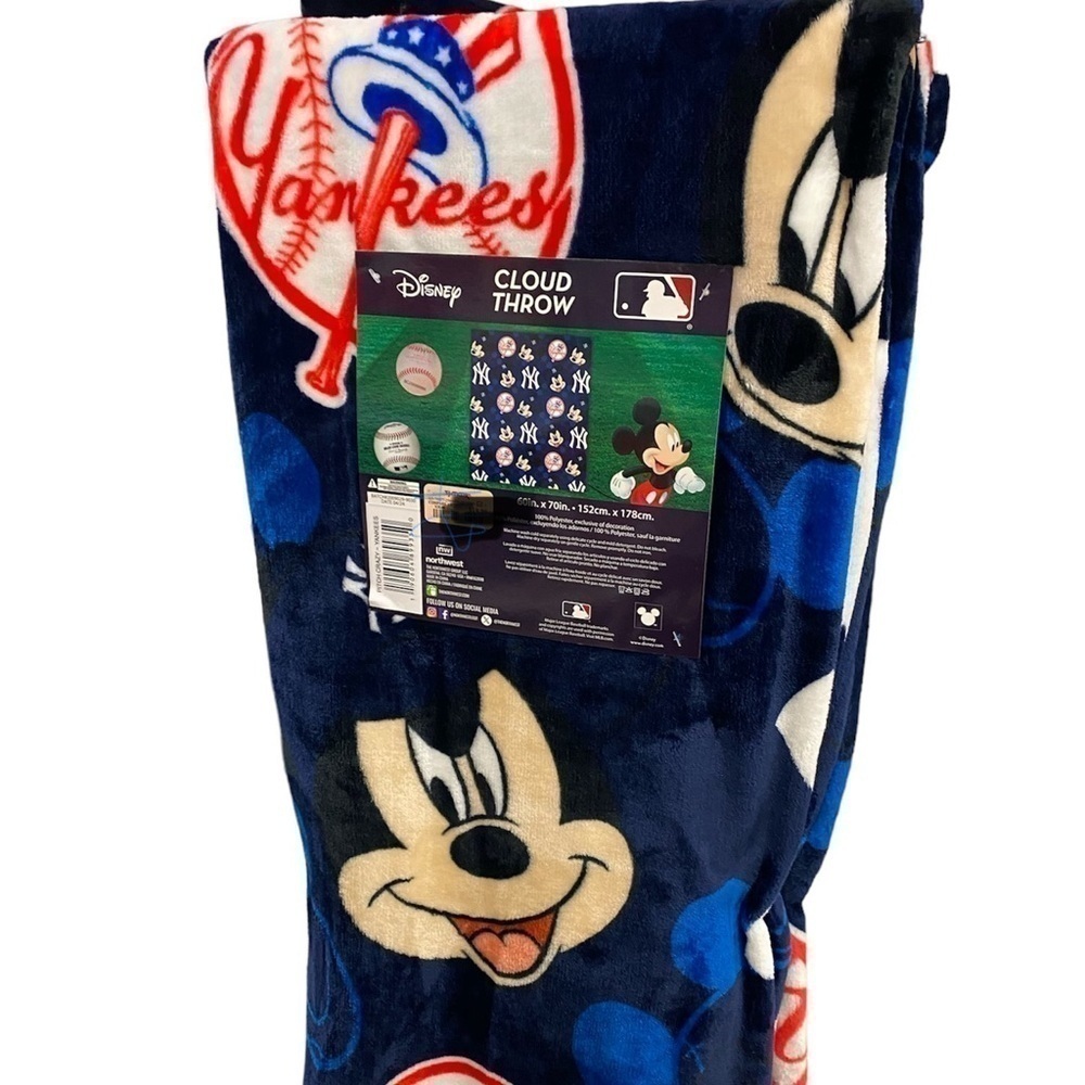 Disney New York Yankees Mickey Mouse Cloud Throw Blanket NEW Large Plush Fleece